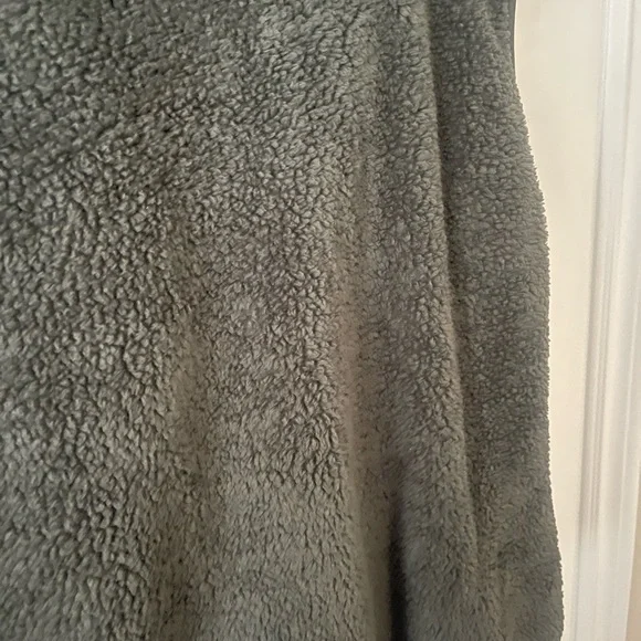 Women’s zip up Sherpa Vest 1XL - Picture 11 of 12